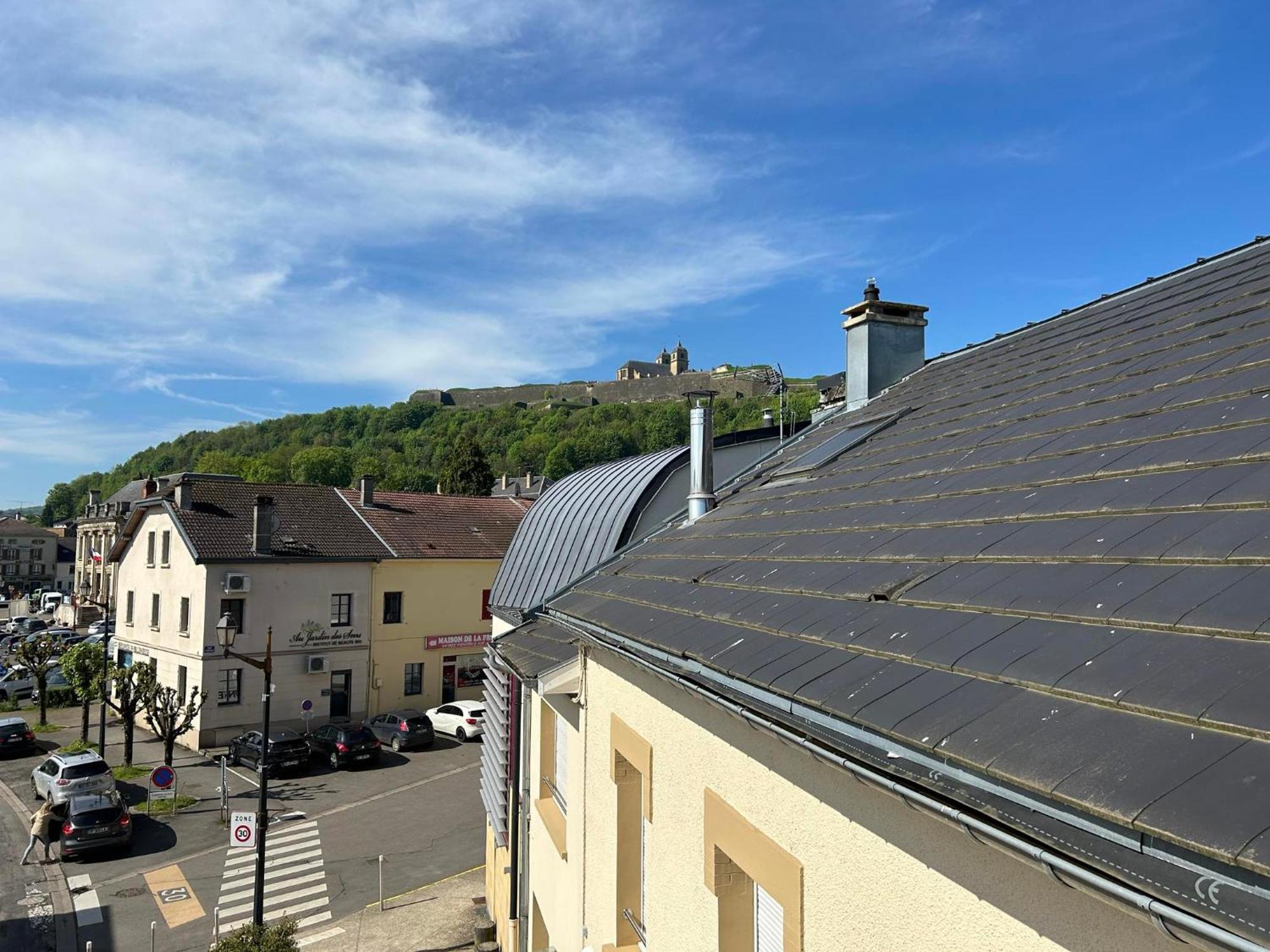 Au Coeur De Montmedy Bed & Breakfast Exterior photo